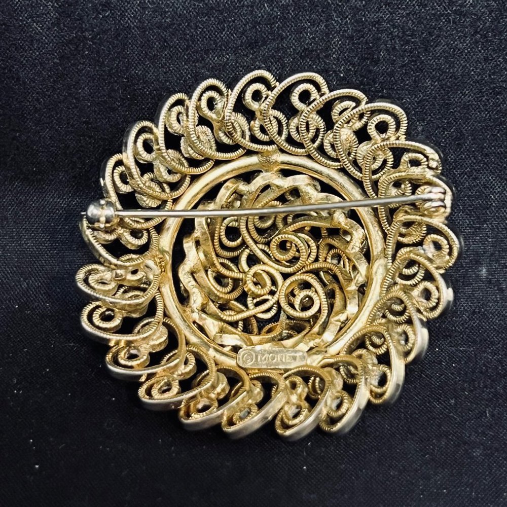Vintage Monet Gold Tone Open Work Hat Shaped Brooch (5008) - Picture 3 of 5